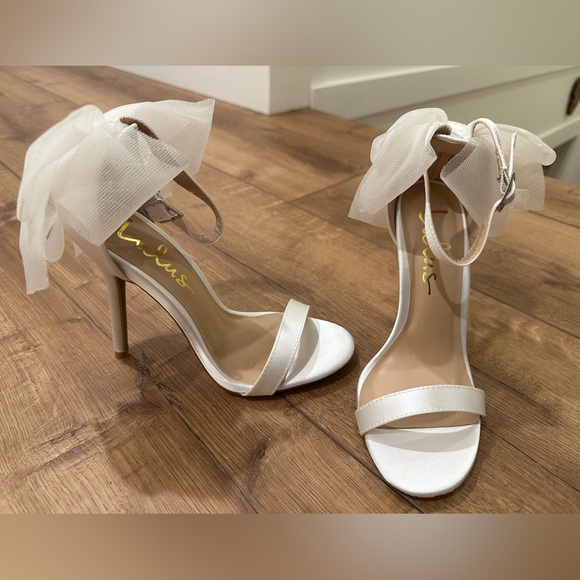 NEW Lulu’s satin bow heels - Picture 4 of 5
